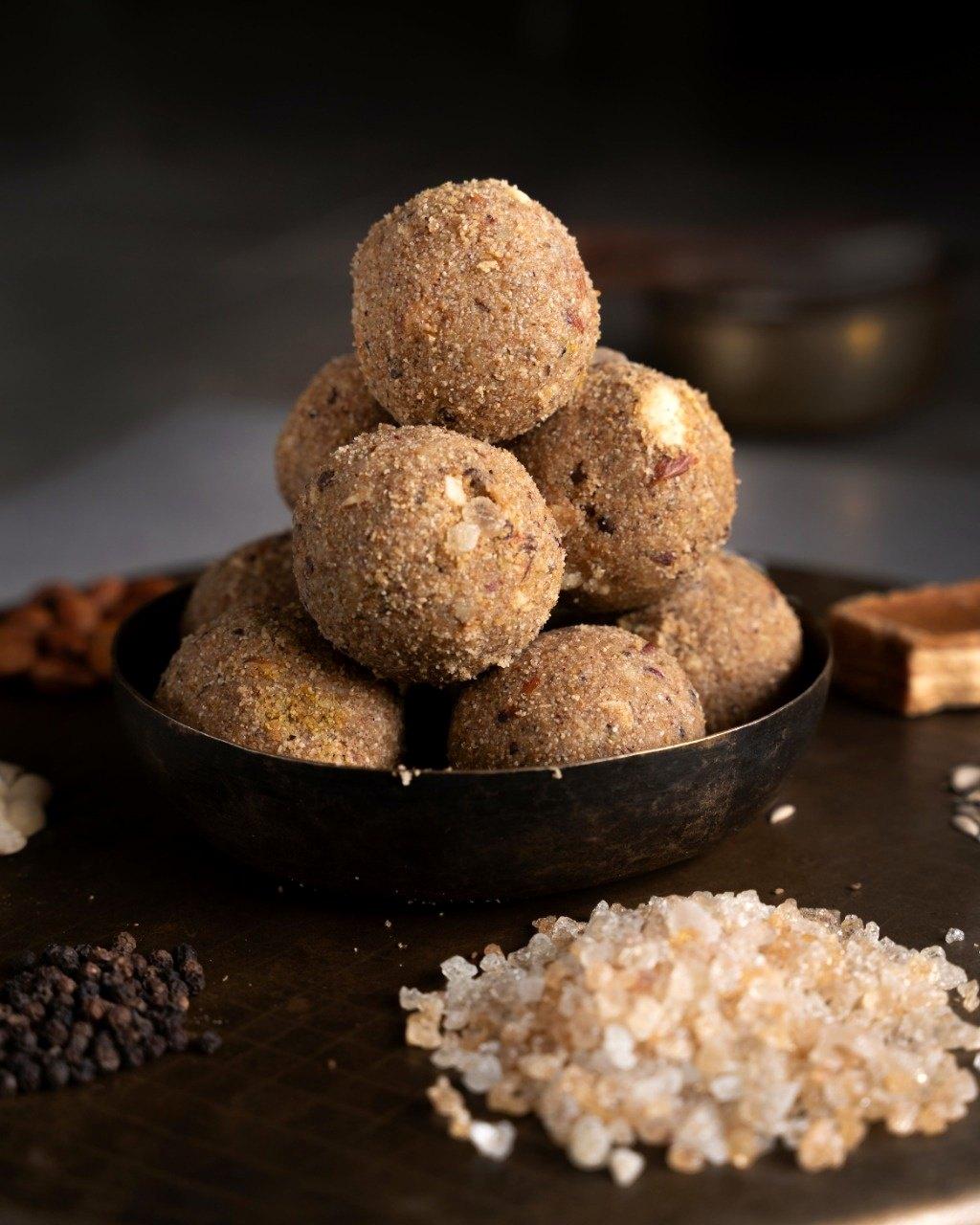 Desi Ghee Gond Ladoo