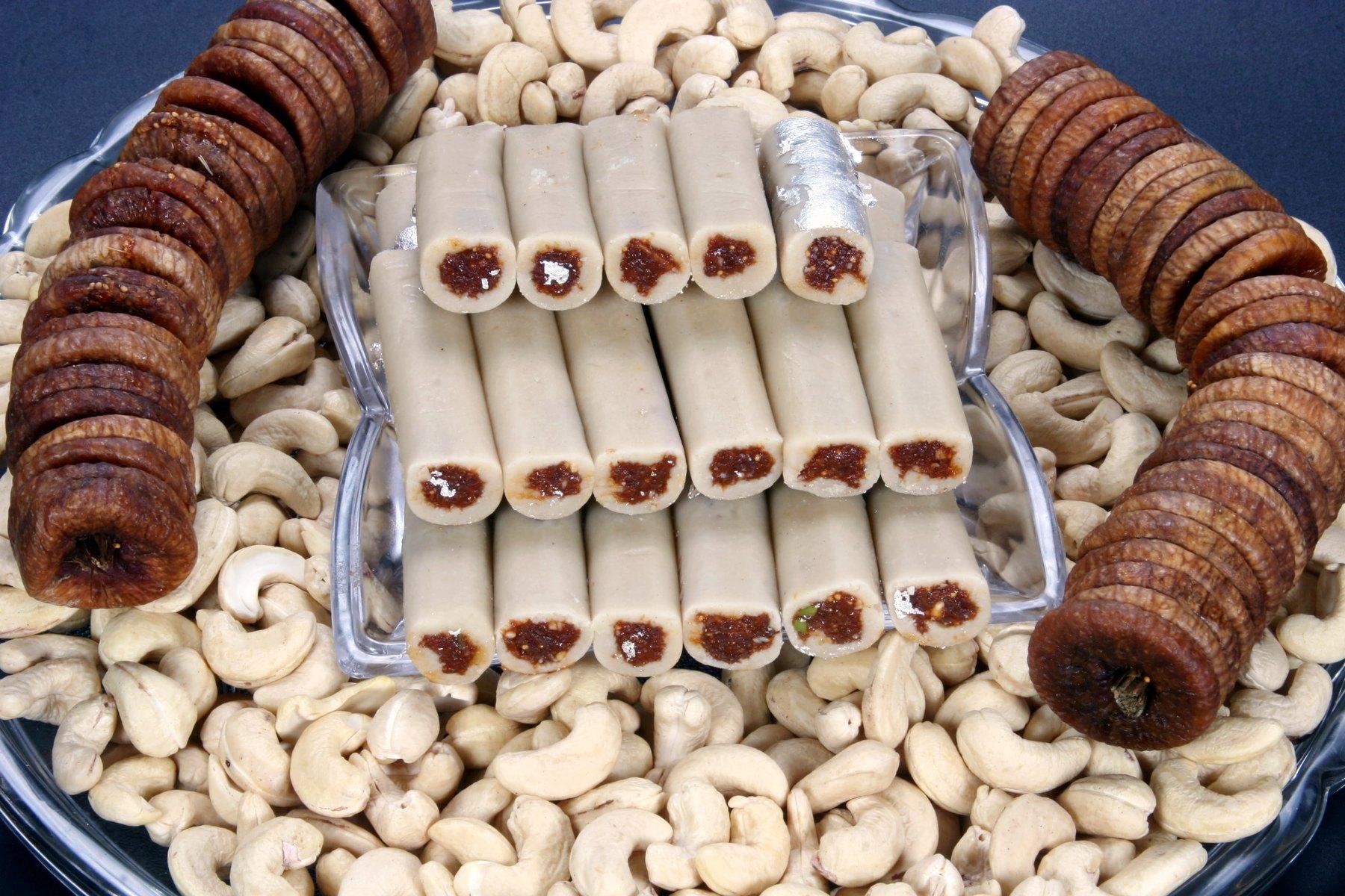 Kaju Anjeer Roll